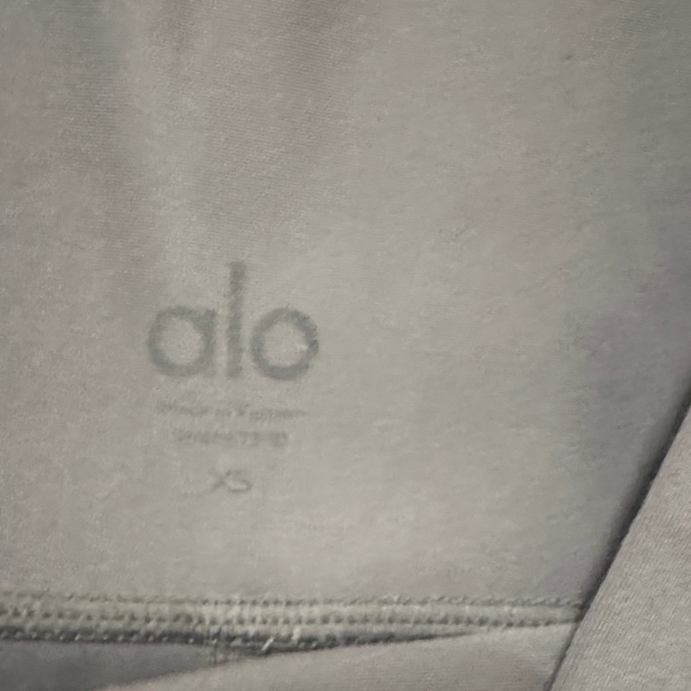 Alo Airlift Leggings - Picture 3 of 6